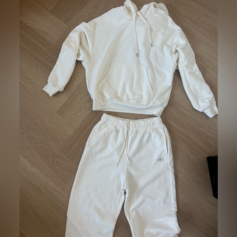 ALO Yoga Hoodie & Sweatpants SET in ivory
